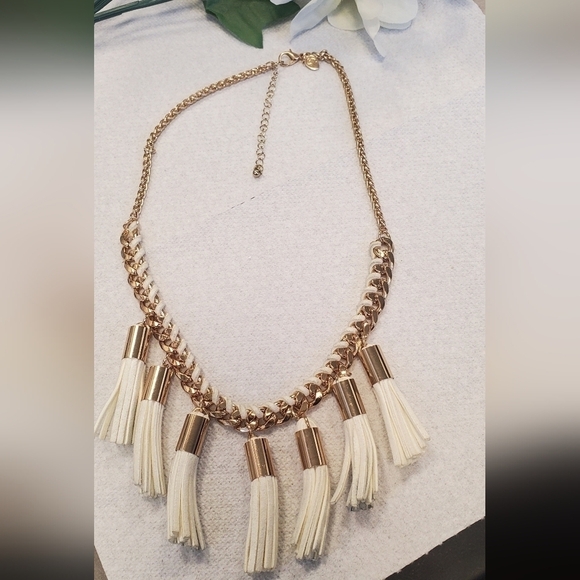 Charming Charlie White n Gold Tassel Necklace🌴 - Picture 1 of 8